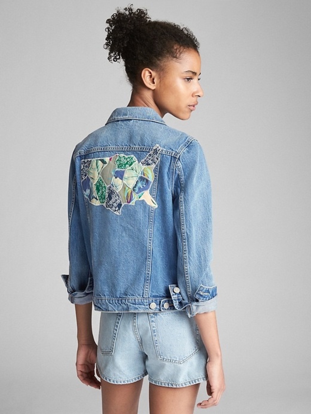 GAP Womens XL Icon Denim Trucker Jacket Patchwork USA Detail Button America Blue